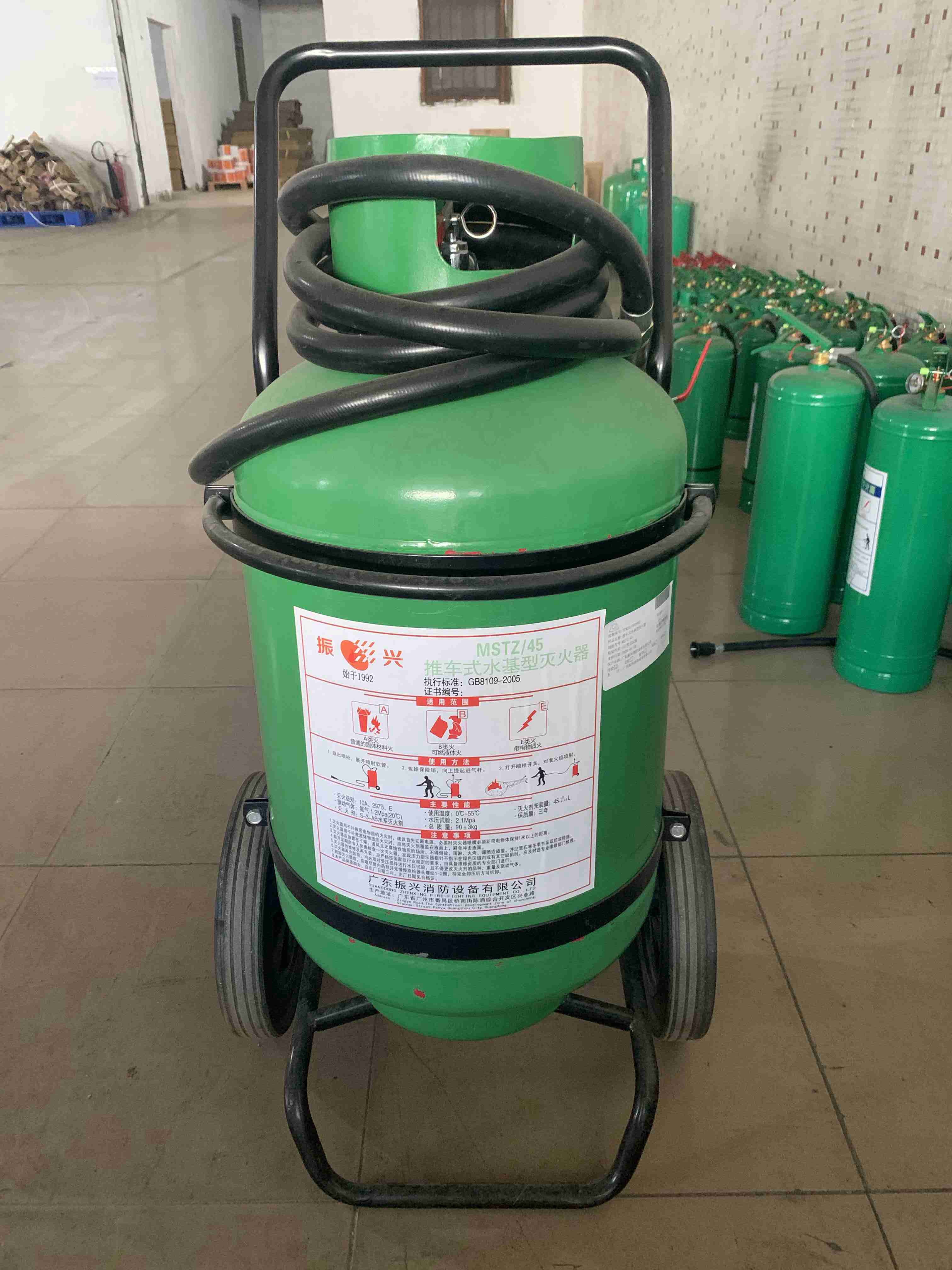 推车式水基灭火器
